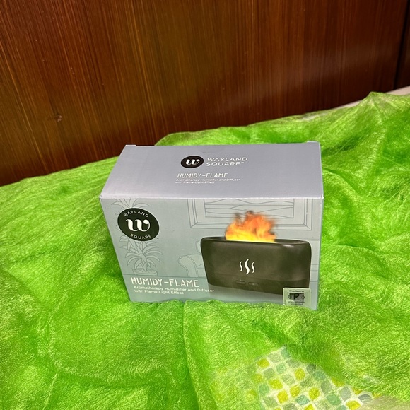 Aromatherapy Humidifier and Diffuser with flame light effect - Picture 11 of 12